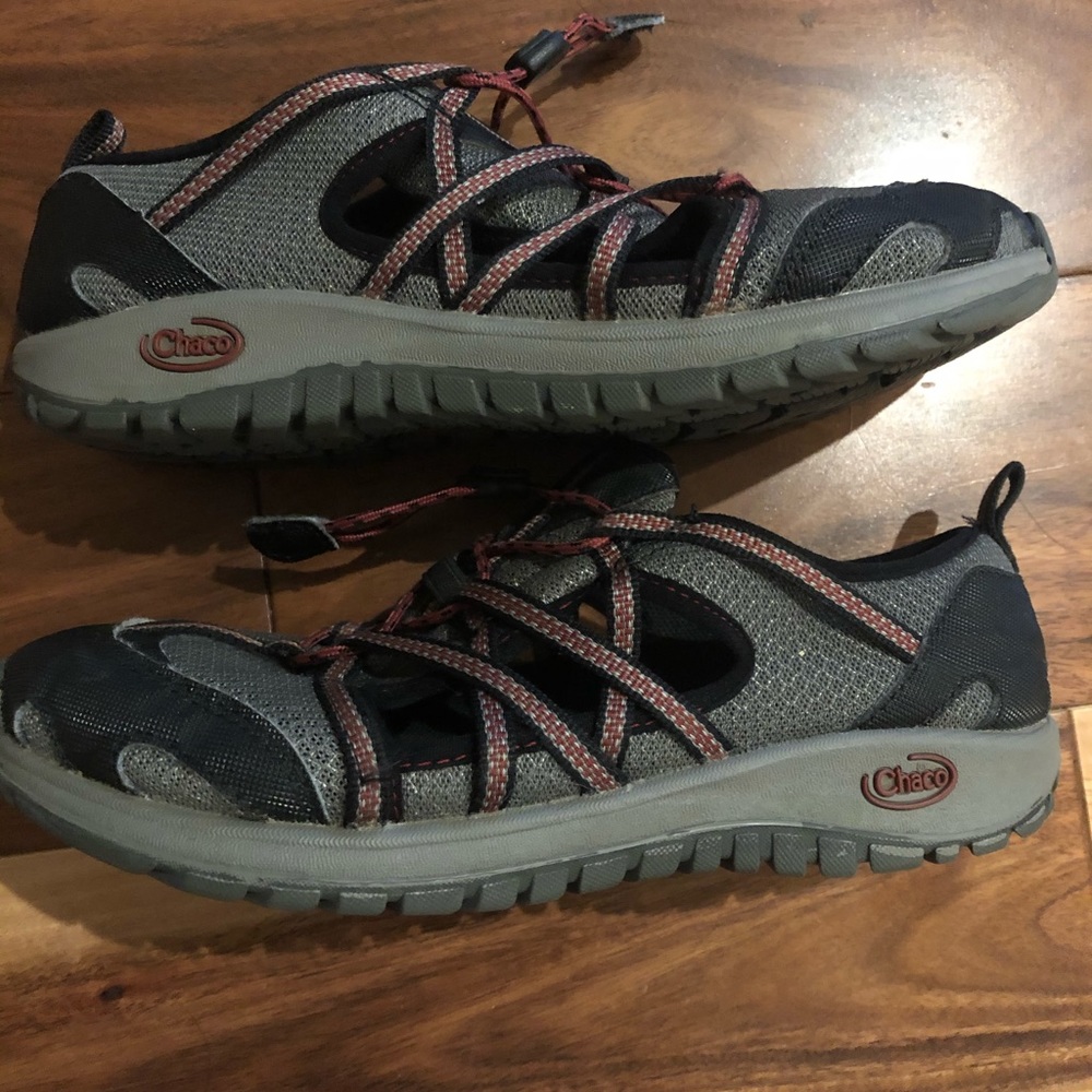 Big Boys Chaco OutCross water shoes size 4